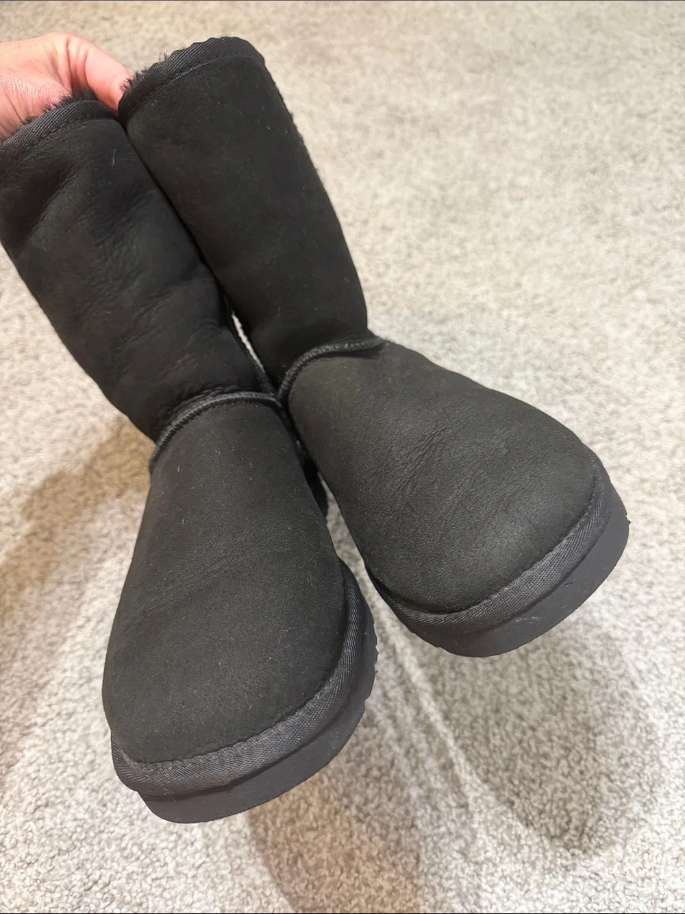 UGG Australia Classic Short 5825 Black Sheepskin Boots Women’s Size 7